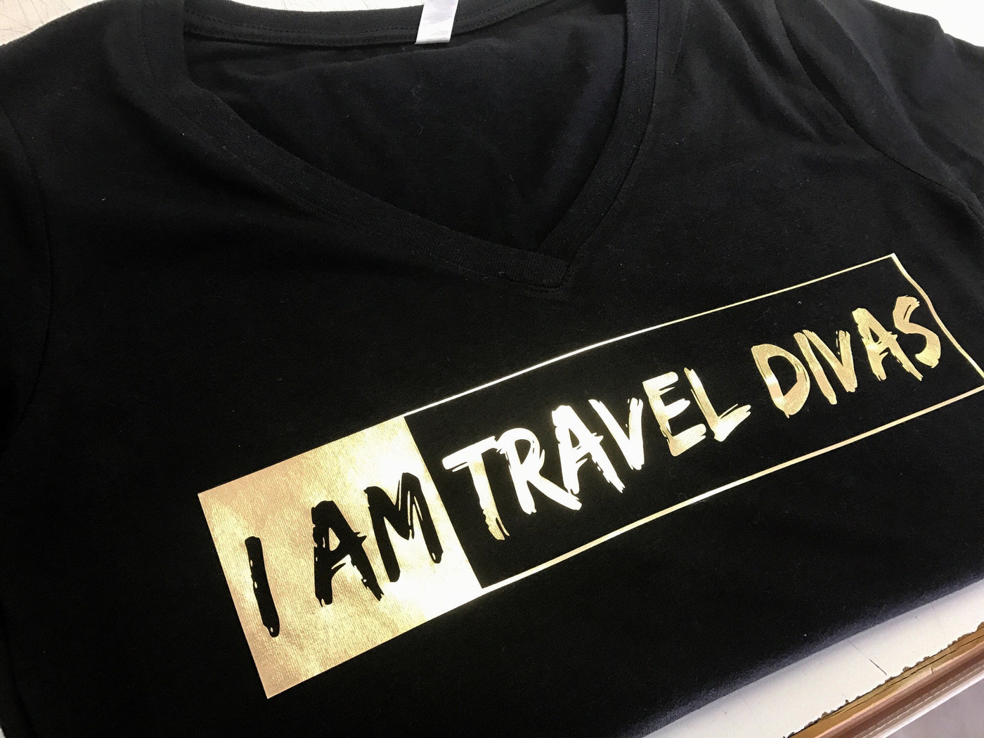 I AM Travel Divas Women's Shirt - Gold